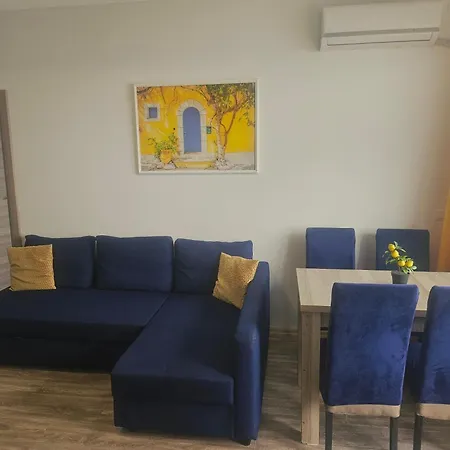 Beachfront 33 Mamaia